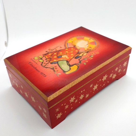 Vintage 1975 Hummel Christmas Music Box